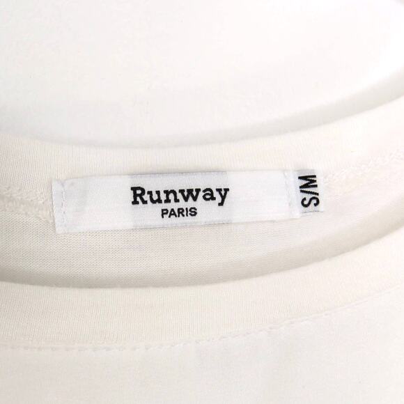 UO  Runway Paris Frida Kahlo White Graphic Crewneck T-Shirt Women's Small - Picture 7 of 7